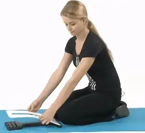 GIF Woman showing how to assemble ErgoBack